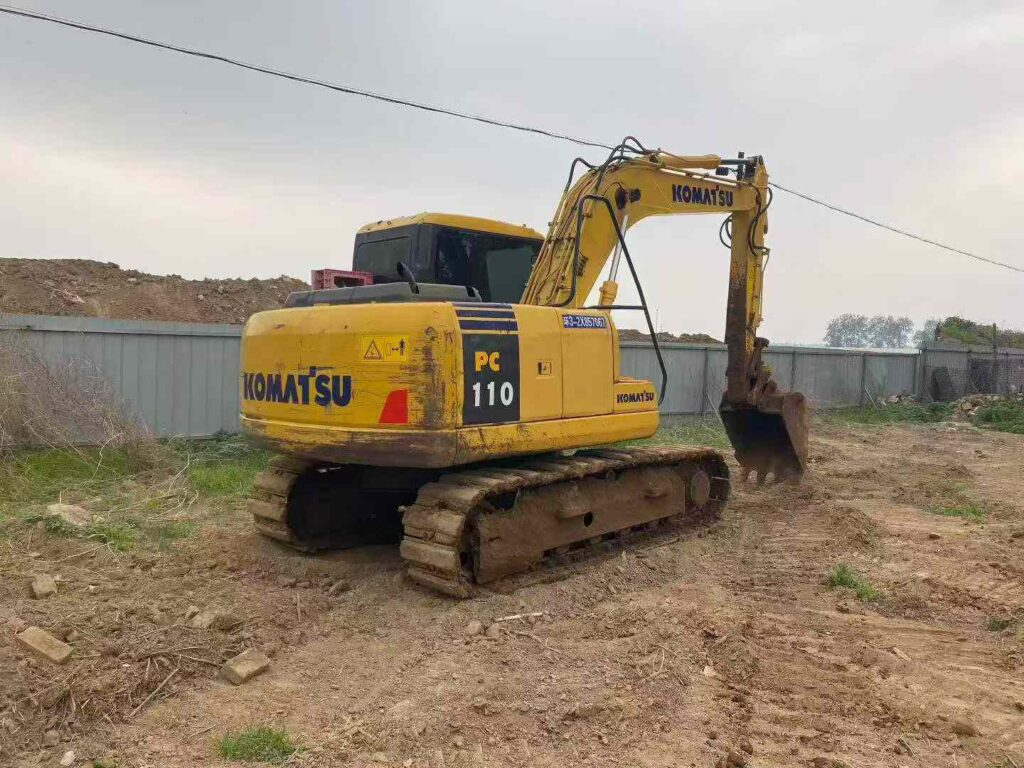 KOMATSU PC110-7 used excavator photo 2