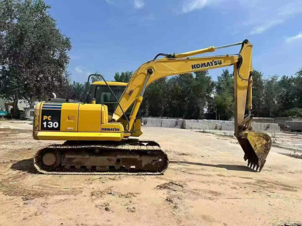 KOMATSU PC130-7 used excavator photo 2