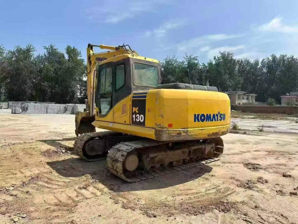 KOMATSU PC130-7 used excavator photo 3