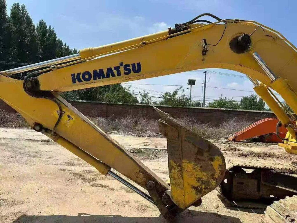 KOMATSU PC130-7 used excavator photo 6