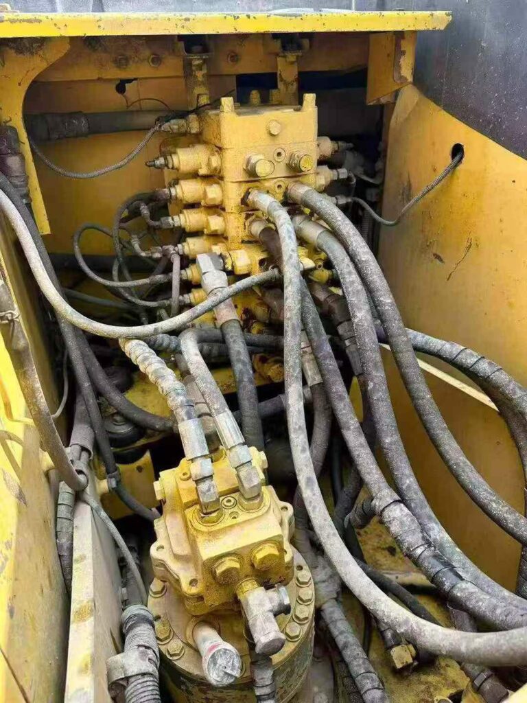 KOMATSU PC130-7 used excavator photo 8