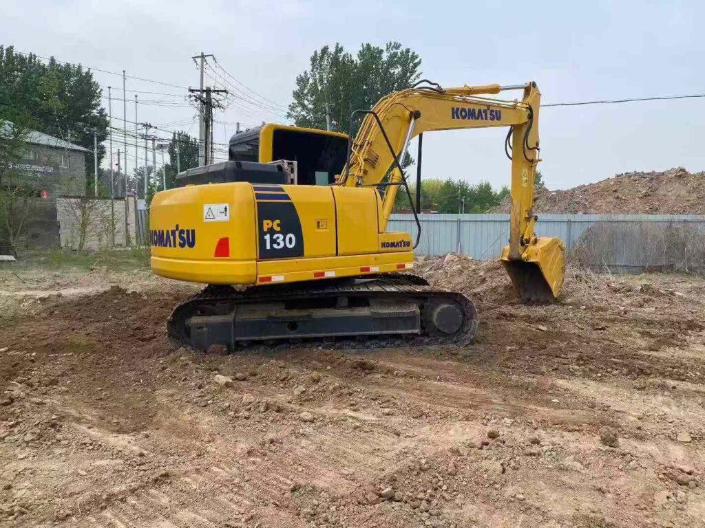 KOMATSU PC130-8MO used excavator photo 2