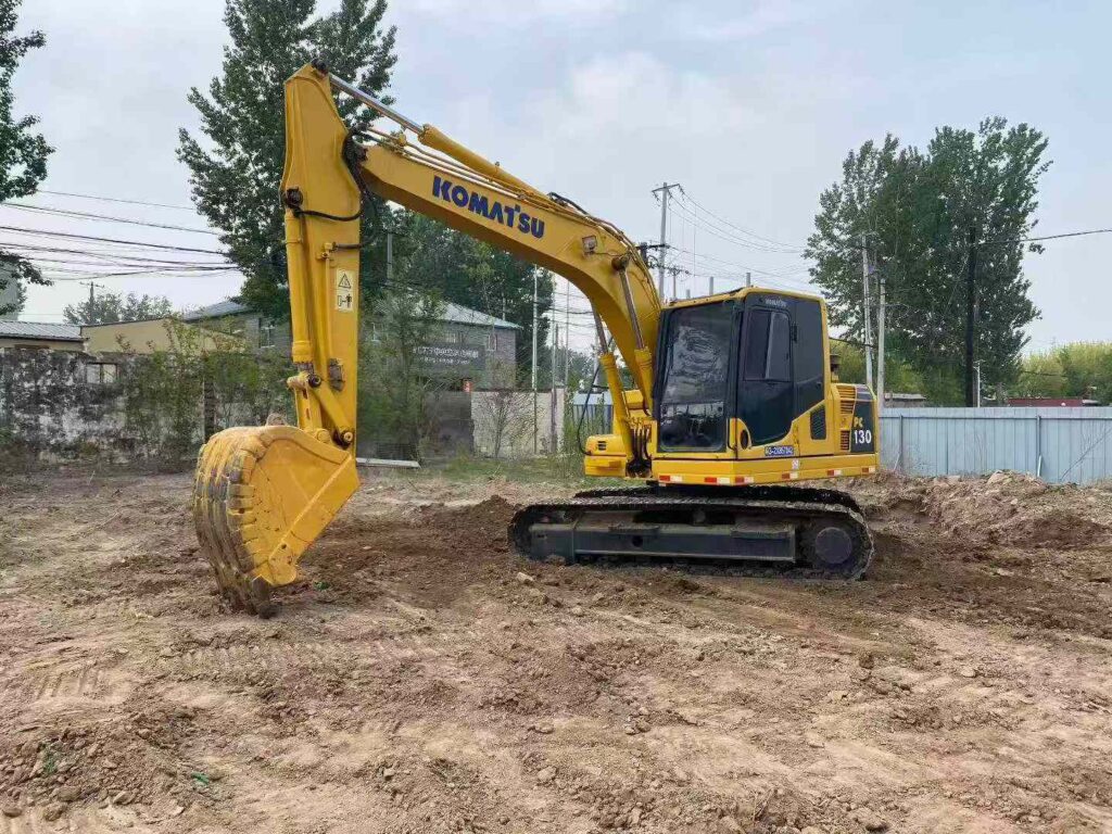 KOMATSU PC130-8MO used excavator photo 3