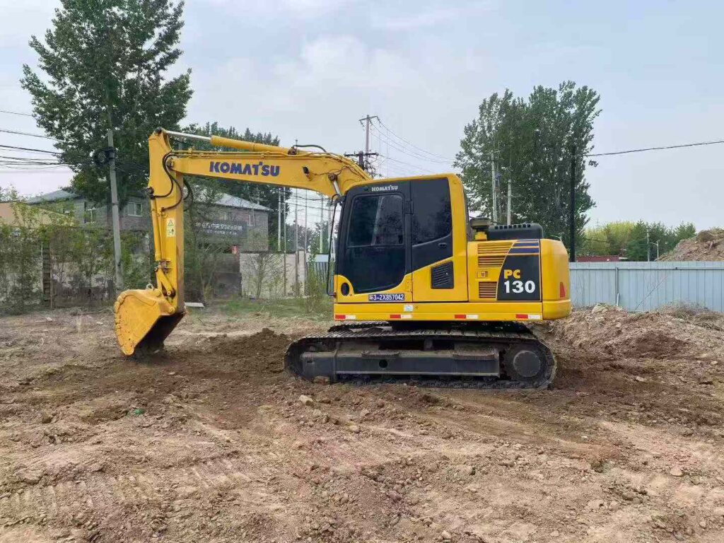 KOMATSU PC130-8MO used excavator photo 5