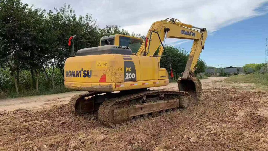 KOMATSU PC160 used excavator photo 1
