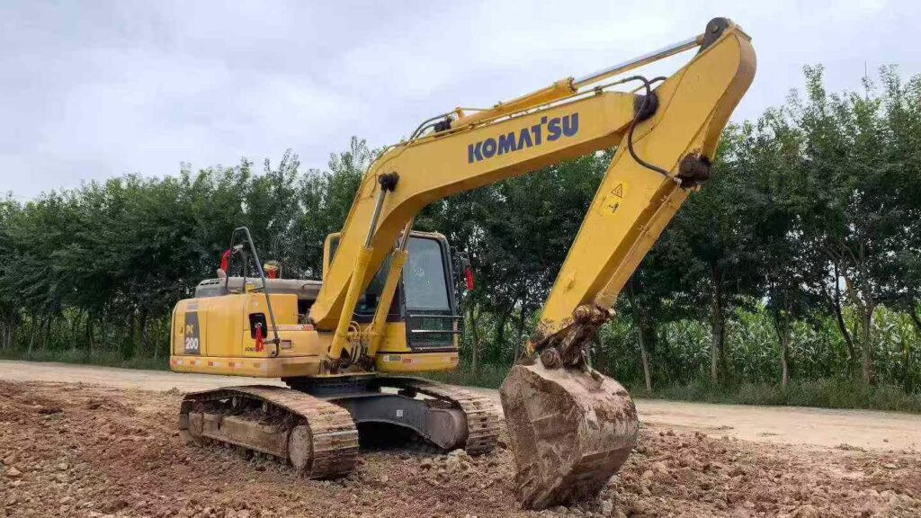 KOMATSU PC160 used excavator photo 2