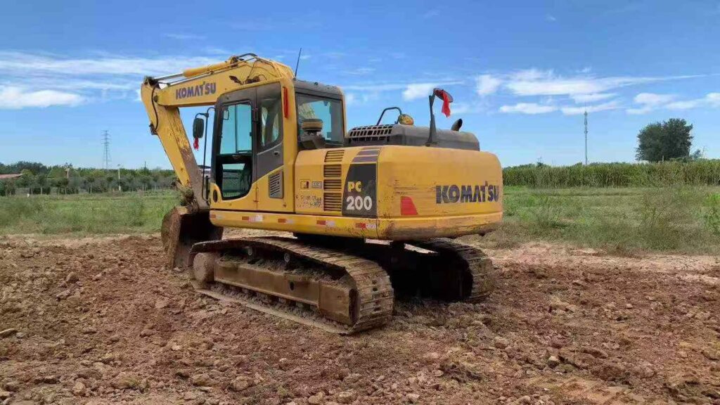 KOMATSU PC160 used excavator photo 4