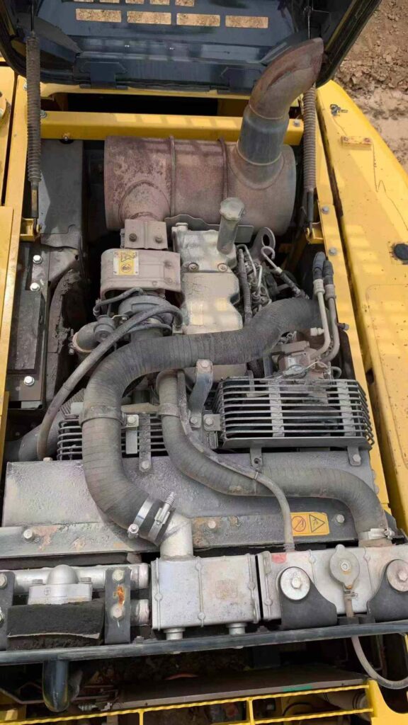 KOMATSU PC160 used excavator photo 8