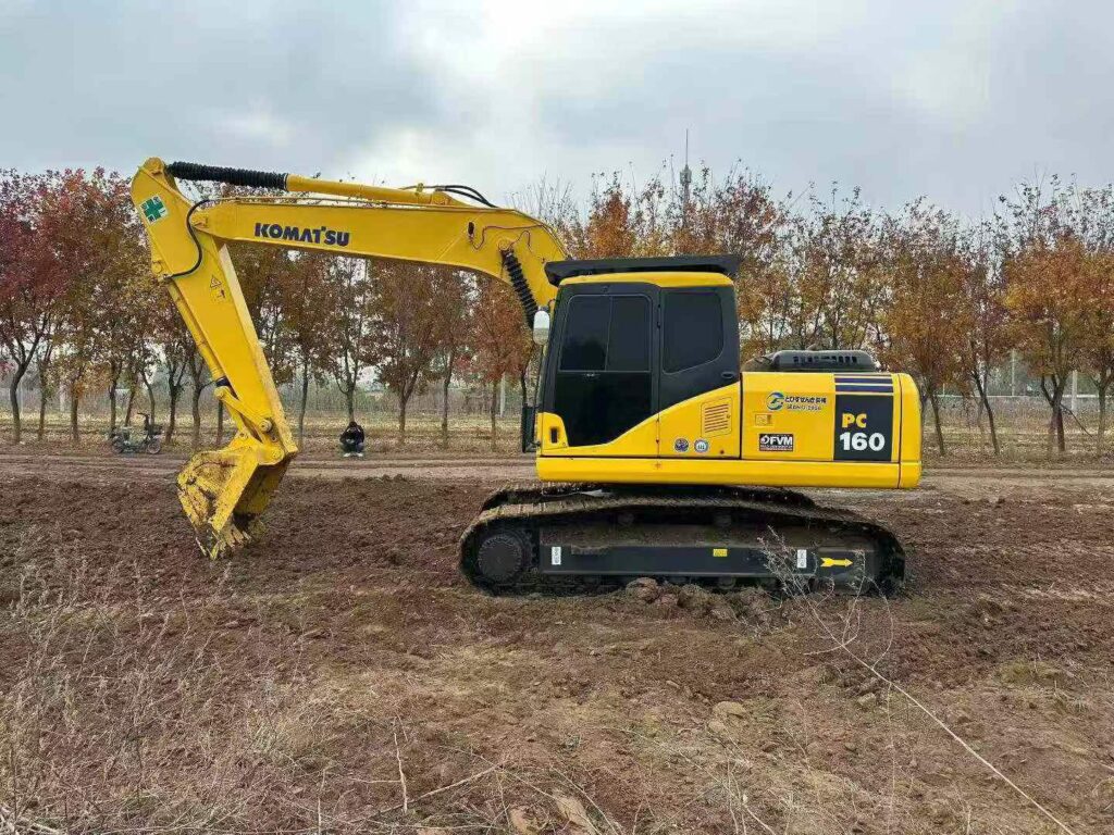 KOMATSU PC160 used excavator photo 3
