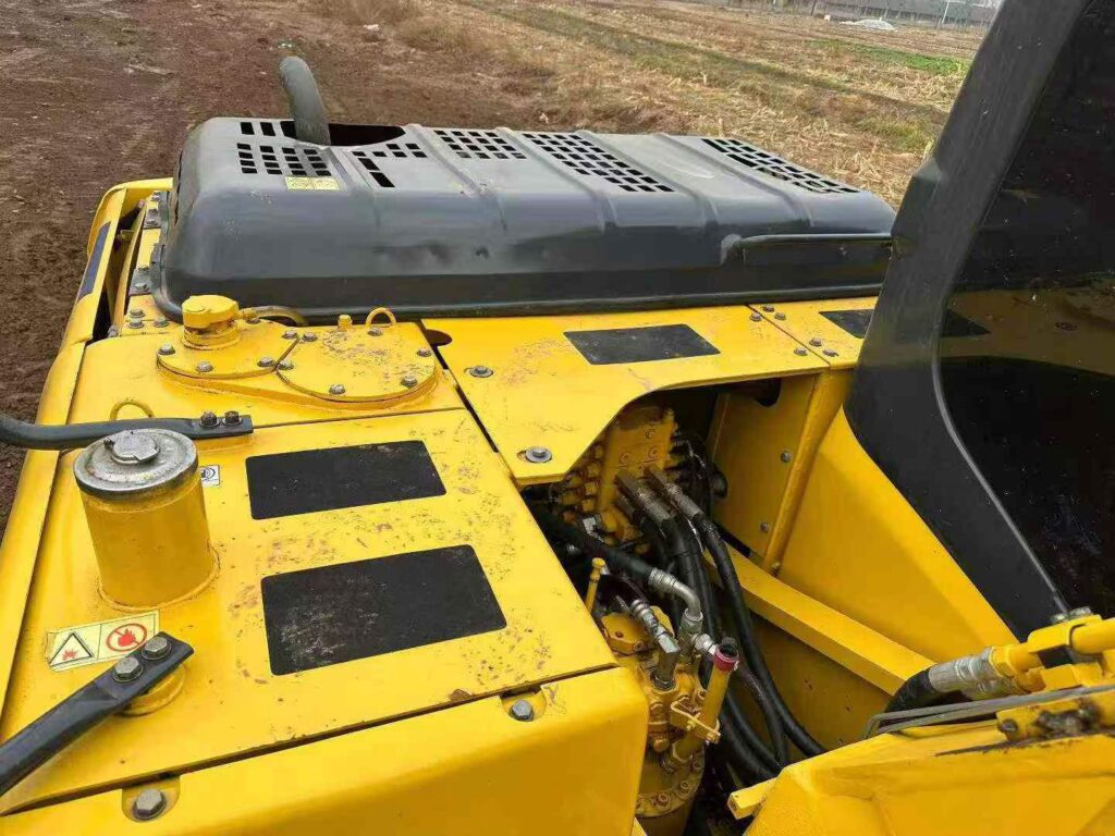 KOMATSU PC160 used excavator photo 6