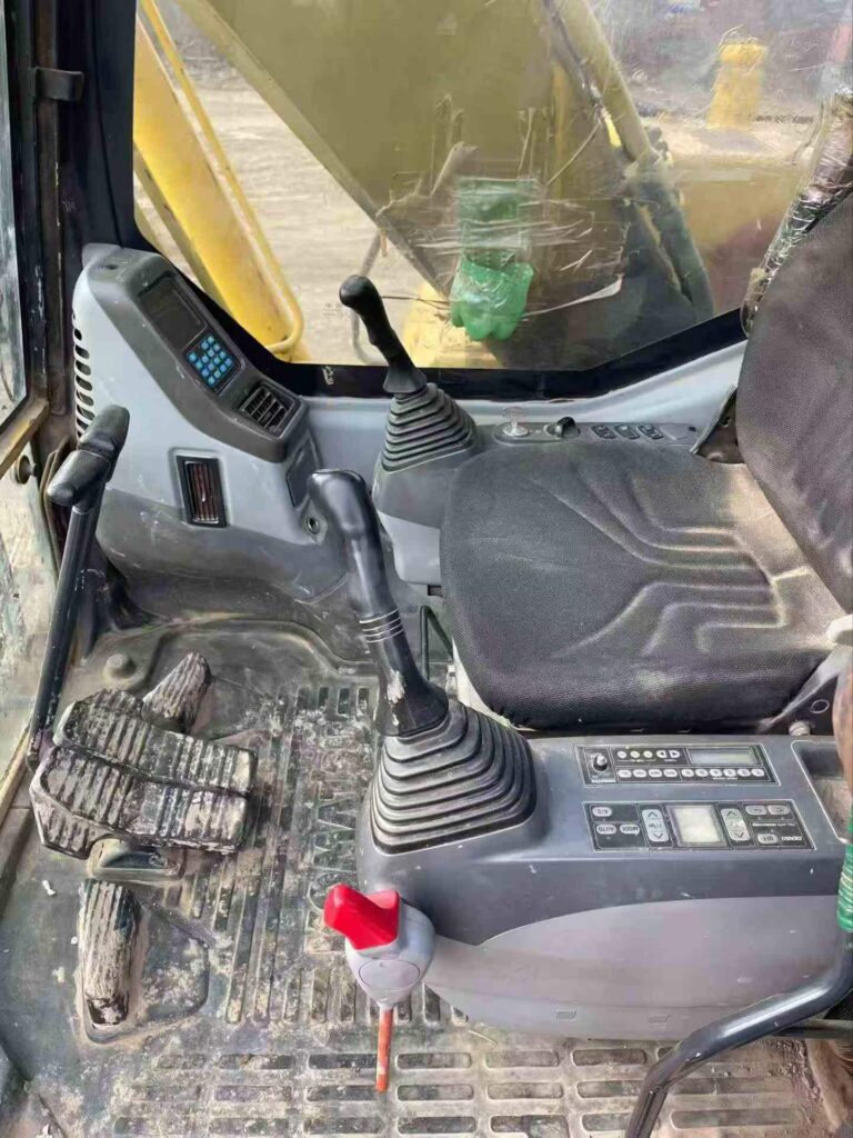 KOMATSU PC160 used excavator photo 6
