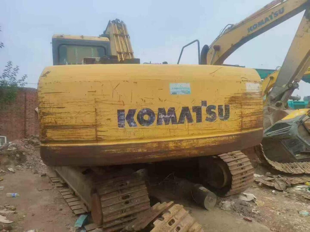 KOMATSU PC200-7 used excavator photo 1