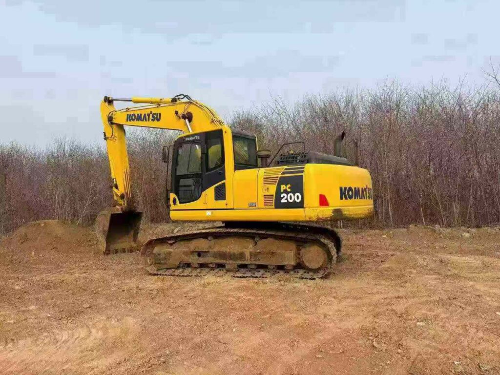 KOMATSU PC200-8MO used excavator photo 2