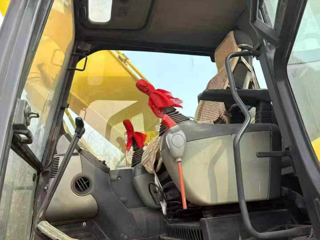 KOMATSU PC200-8MO used excavator photo 3