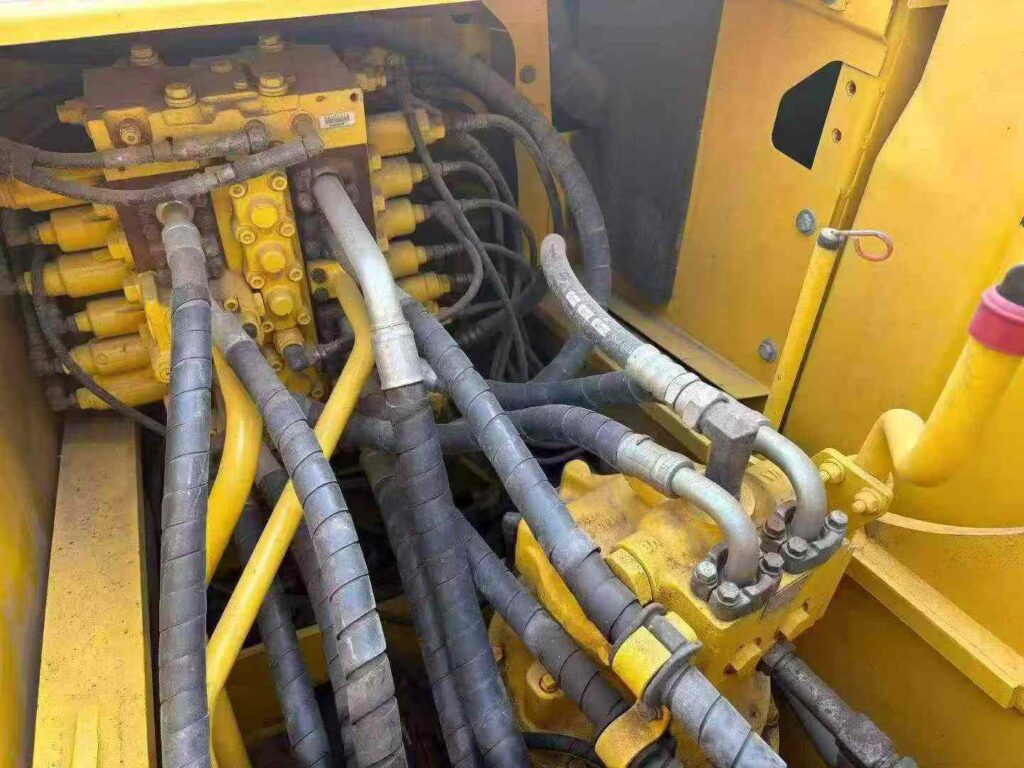 KOMATSU PC200-8MO used excavator photo 5