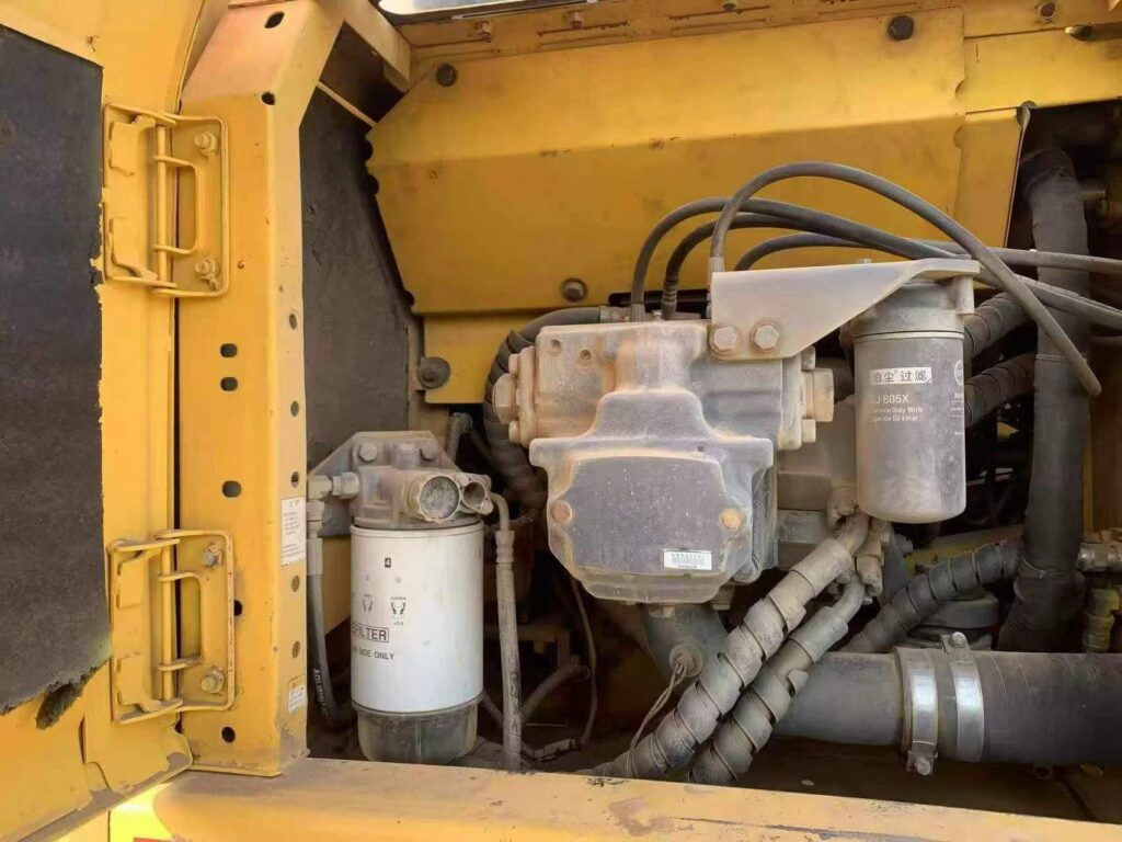 KOMATSU PC220MO used excavator photo 6