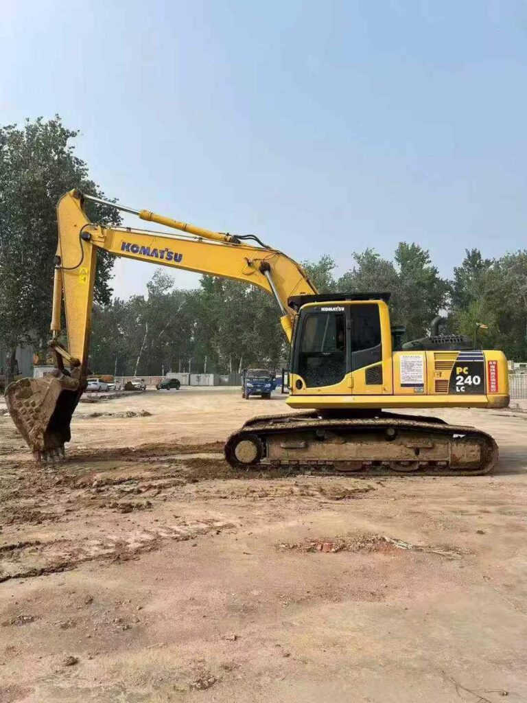 KOMATSU PC240 used excavator photo 3