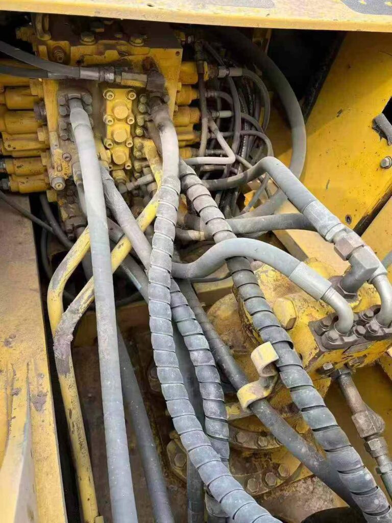 KOMATSU PC240 used excavator photo 8