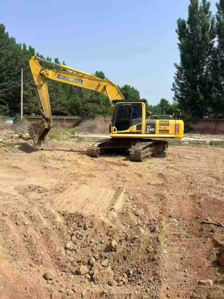 KOMATSU PC240 used excavator photo 1