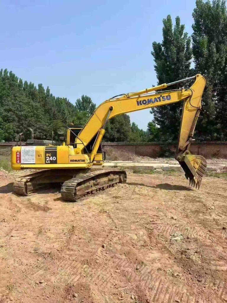KOMATSU PC240 used excavator photo 2