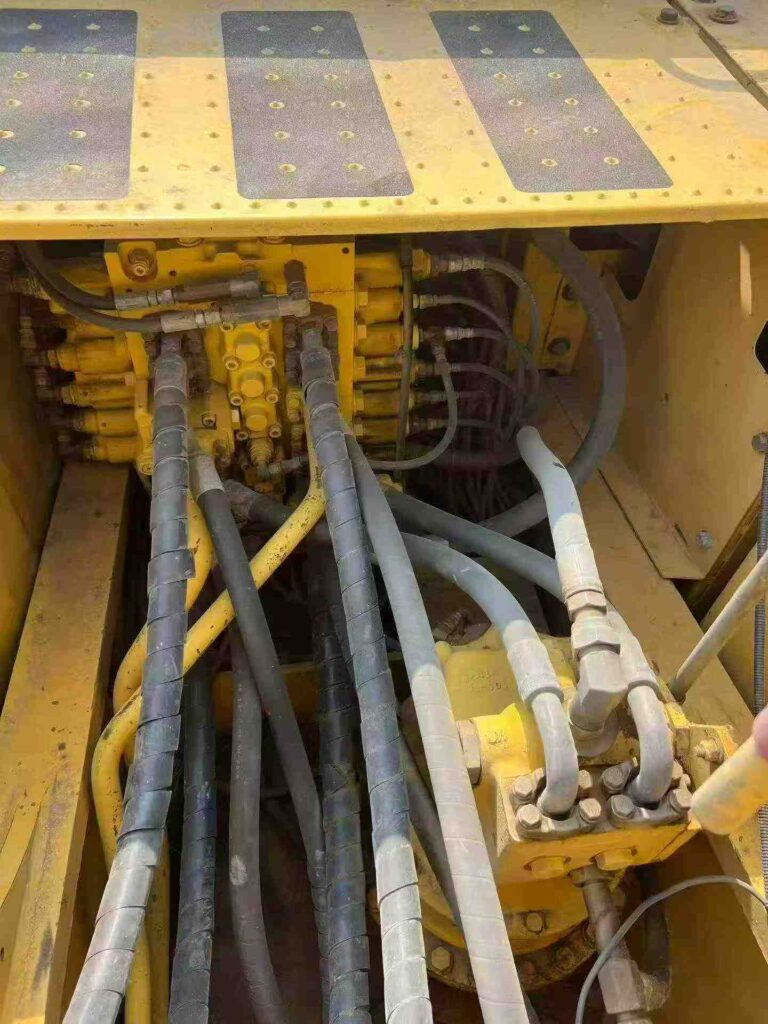 KOMATSU PC240 used excavator photo 6