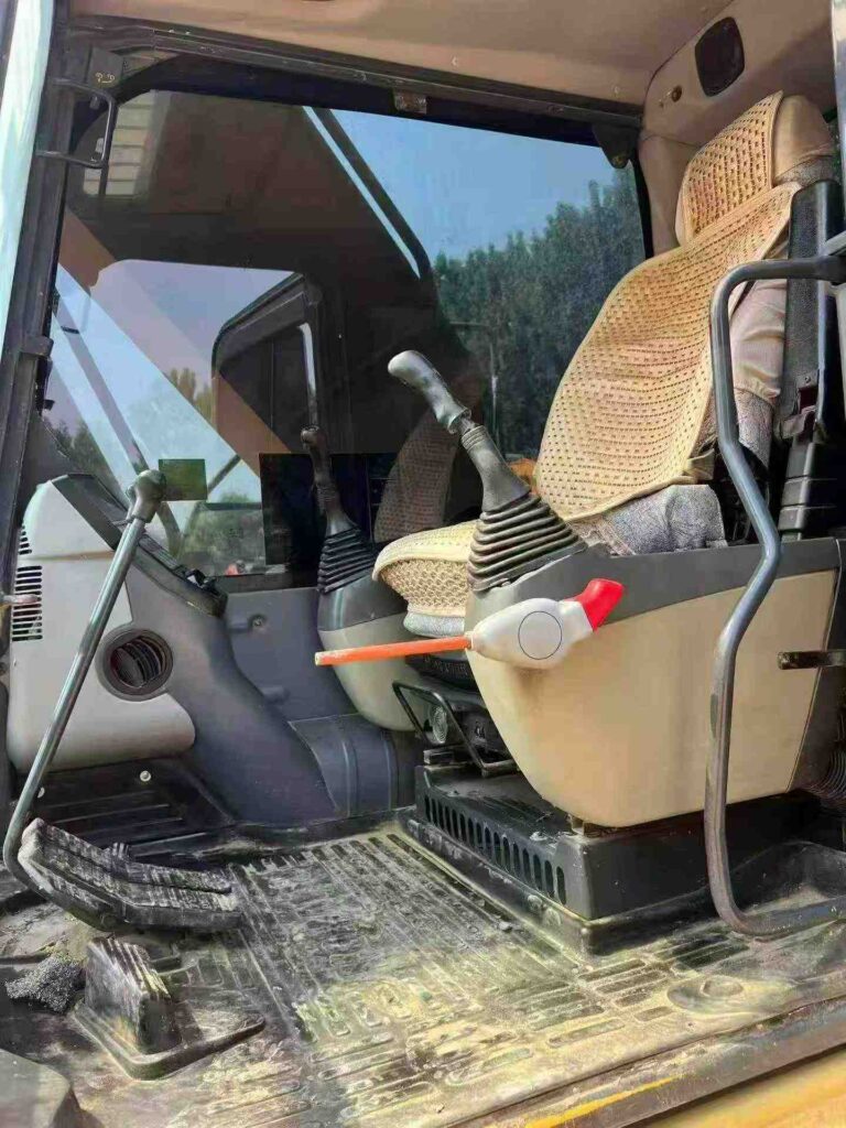 KOMATSU PC240 used excavator photo 9
