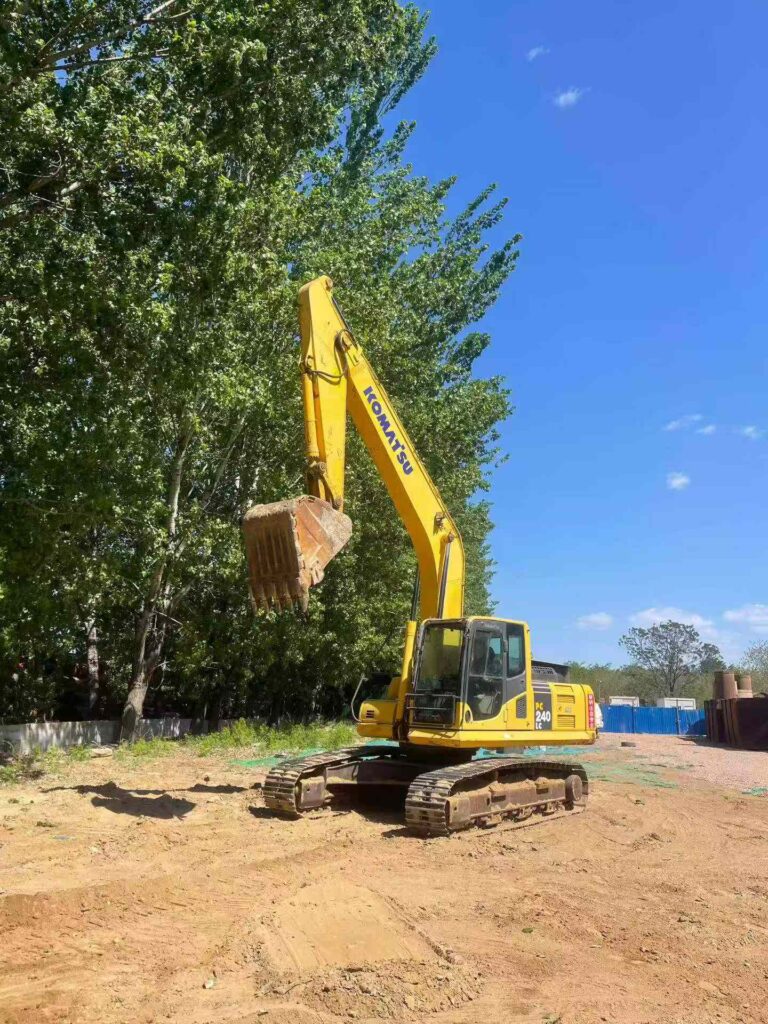KOMATSU PC240-8MO used excavator photo 1