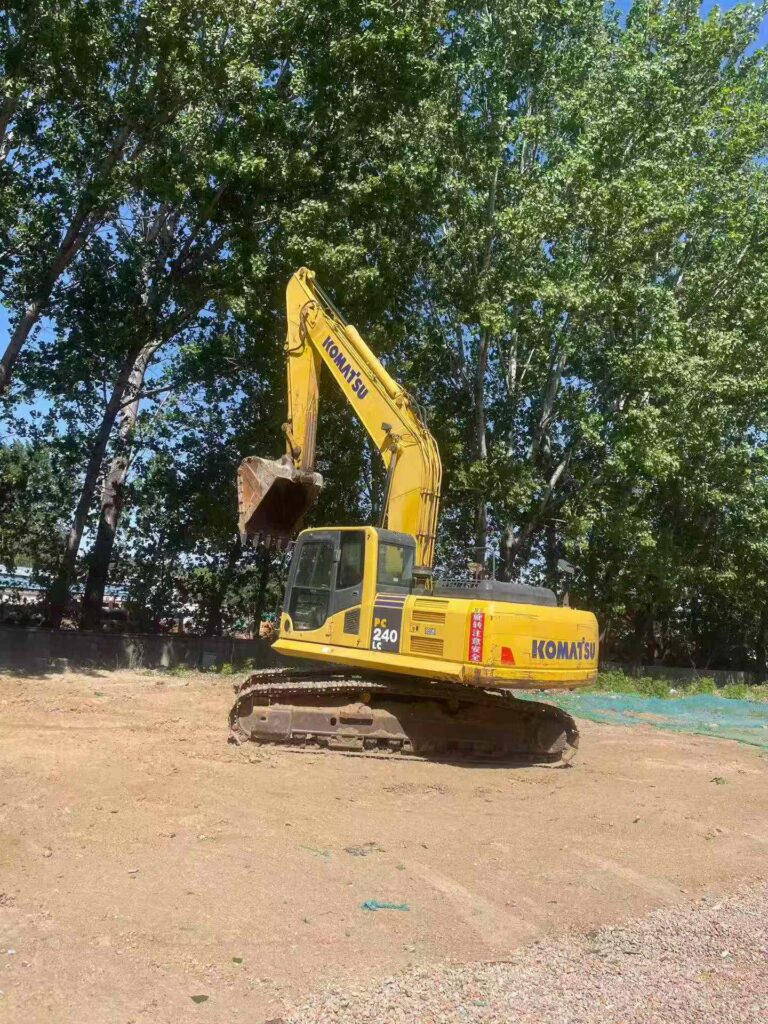 KOMATSU PC240-8MO used excavator photo 2