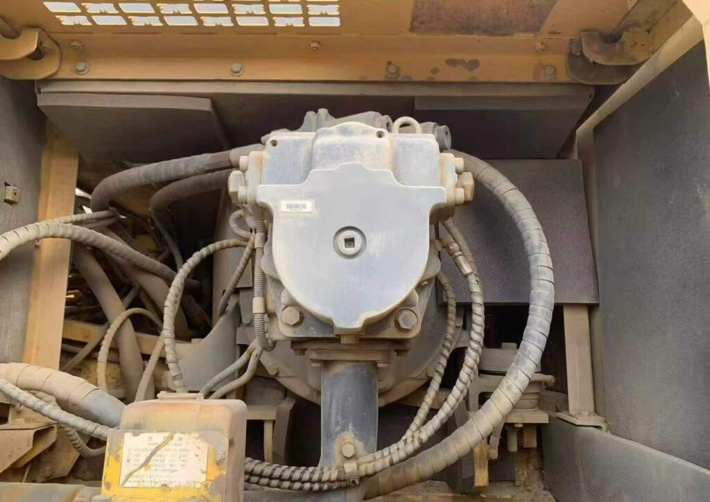 KOMATSU PC450-8 used excavator photo 4