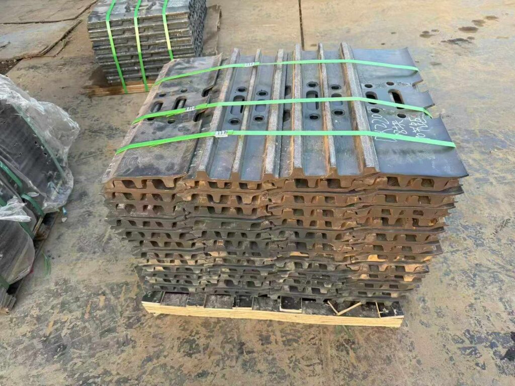 KOMATSU Track Shoe / Track Pad spare parts photo 2