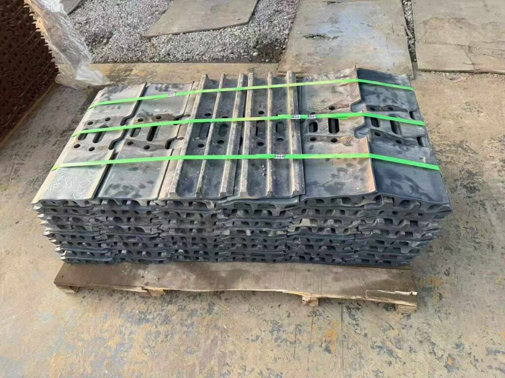 KOMATSU Track Shoe / Track Pad spare parts photo 5