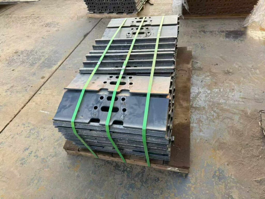 KOMATSU Track Shoe / Track Pad spare parts photo 6