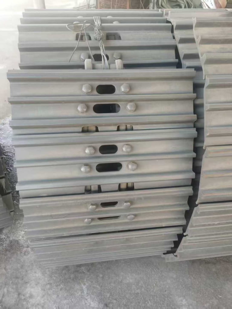 LIUGONG 20 Track Chain Assembly spare parts photo 4