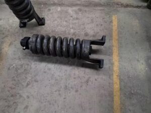 LIUGONG 920, LIUGONG 922, LIUGONG 925 Idler and Recoil Spring Assembly spare parts photo 1