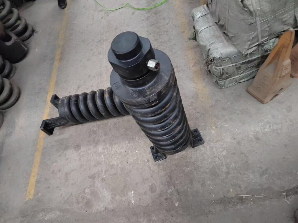 LIUGONG 920, LIUGONG 922, LIUGONG 925 Idler and Recoil Spring Assembly spare parts photo 4