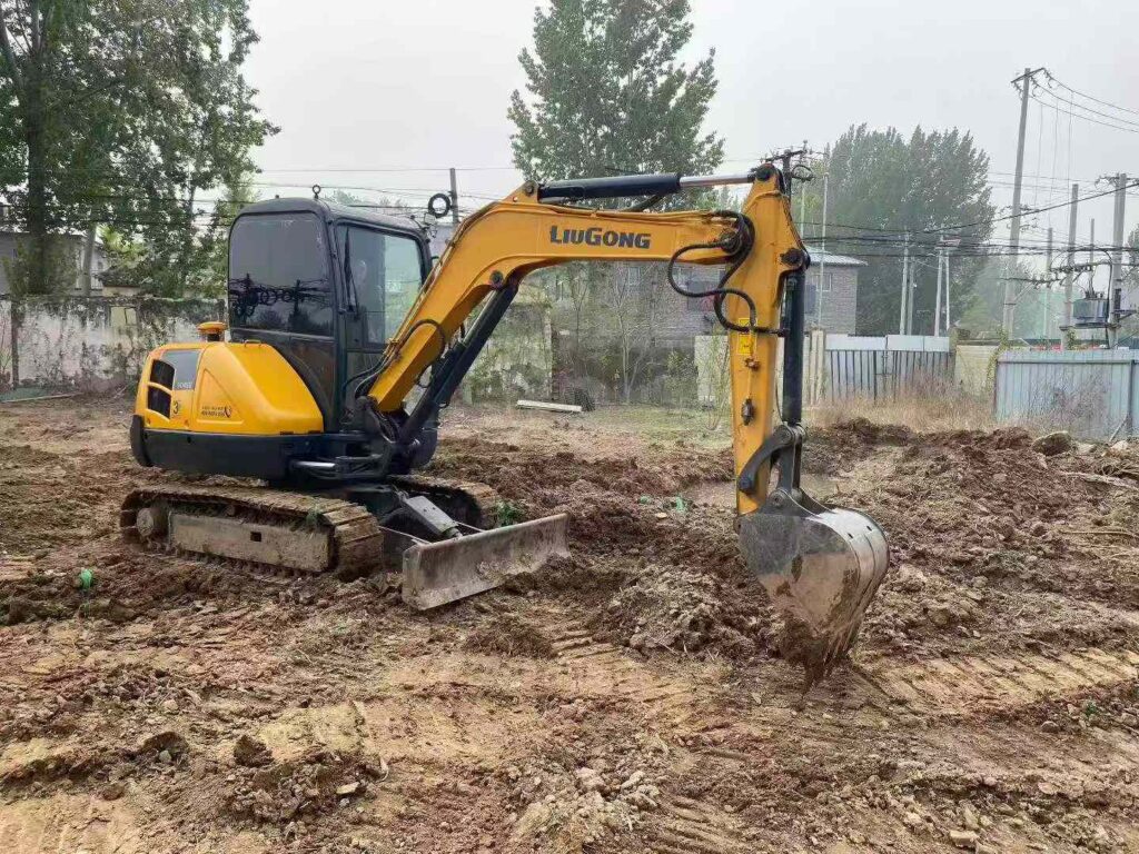 LIUGONG LG45E used excavator photo 2