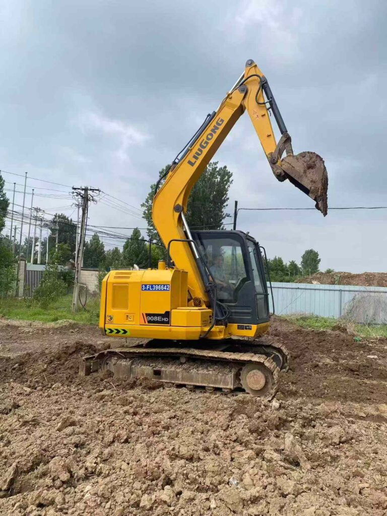 LIUGONG LG80E used excavator photo 2