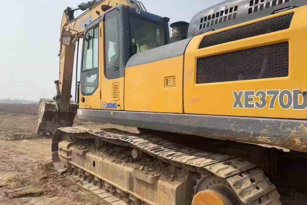 Foto de excavadora usada para comparar documentos antes de comprar desde China