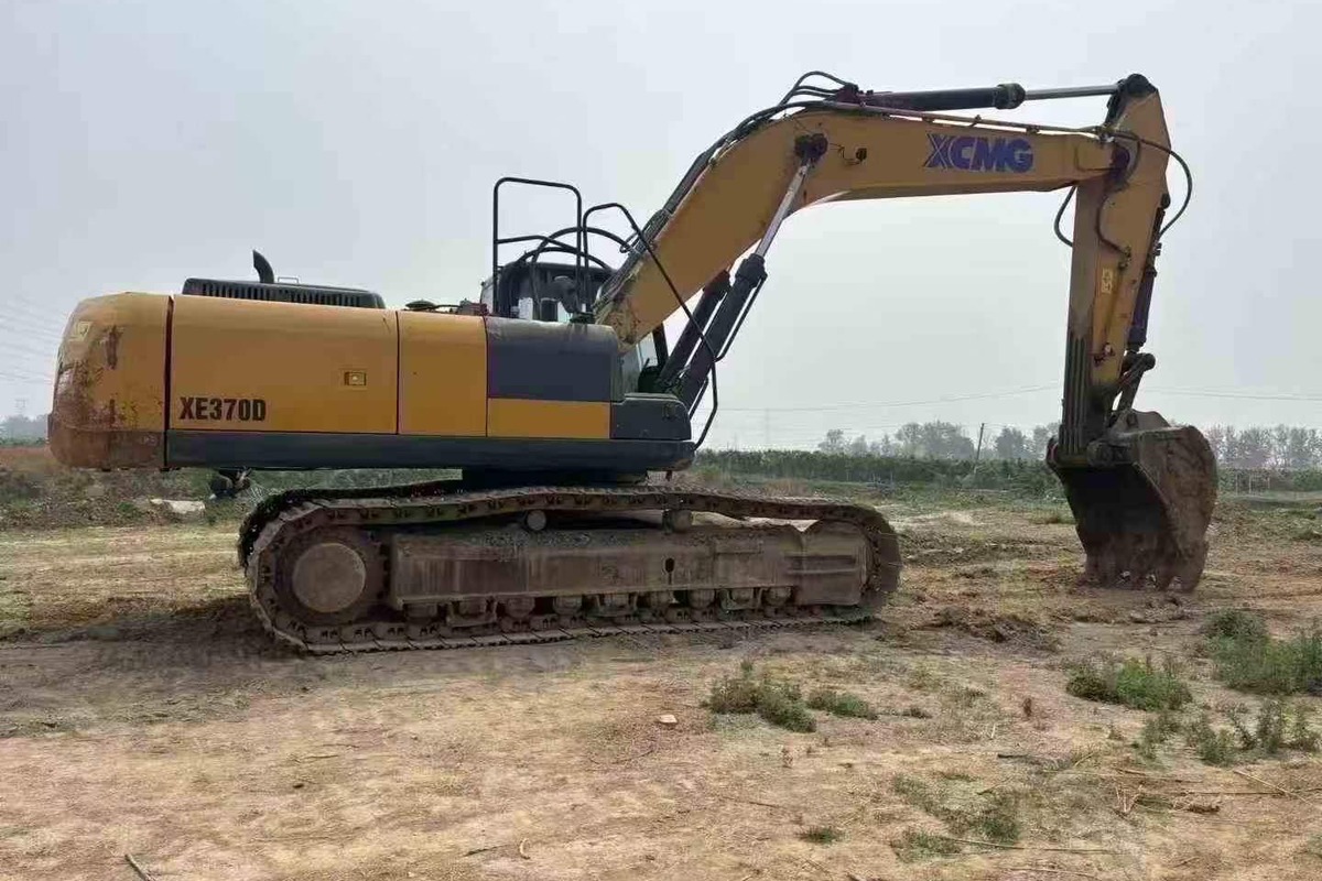Foto samping excavator bekas untuk memastikan unit yang sama