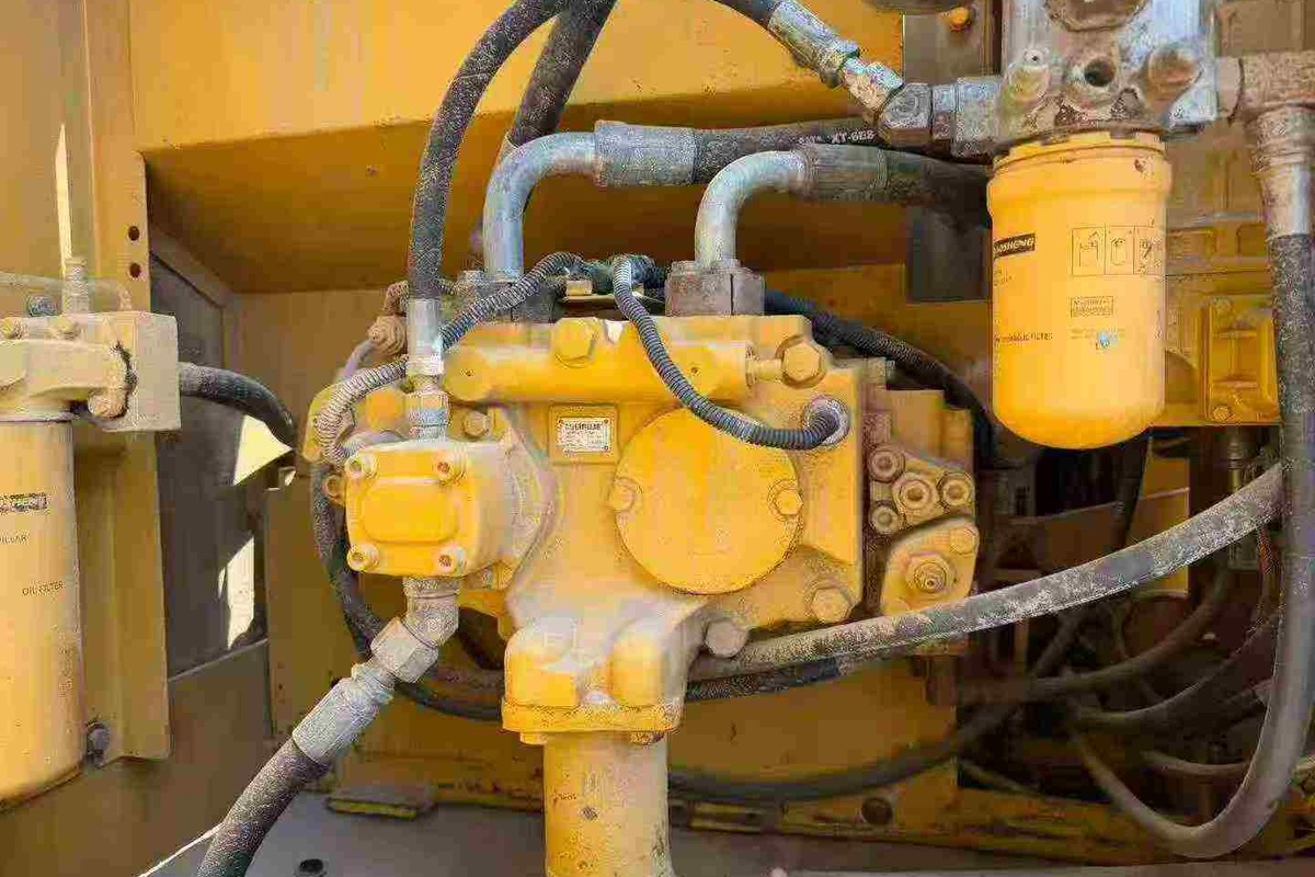Foto excavator bekas untuk file pembelian, dokumen dan spare part