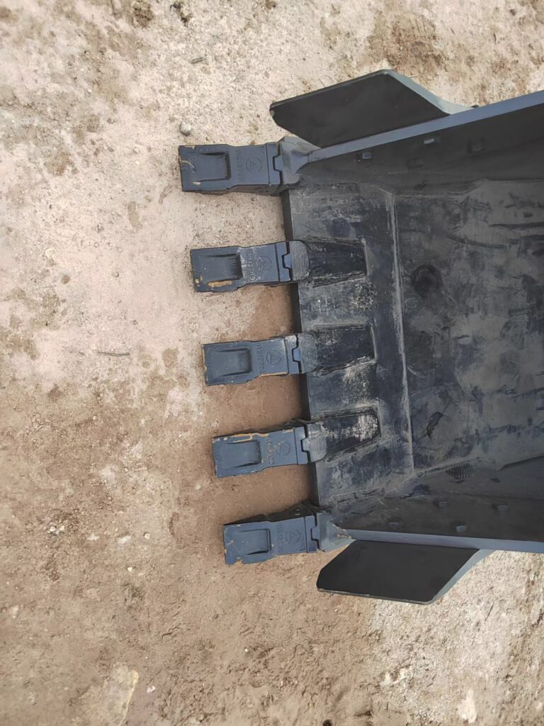 SANY 215PLUS Excavator Bucket spare parts photo 2