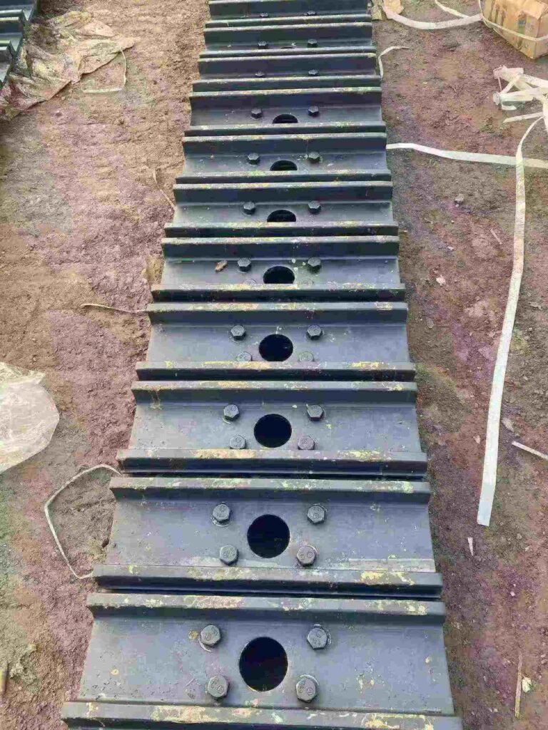 SANY 375 Track Shoe / Track Pad spare parts photo 2