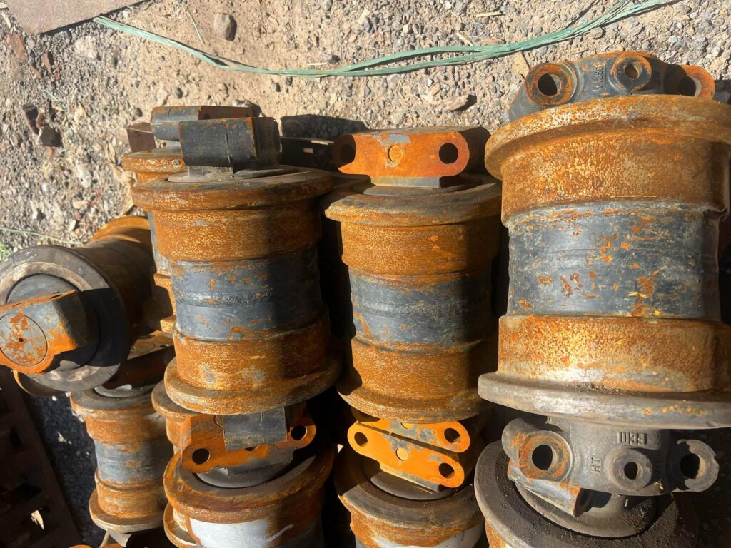 SANY 485, XCMG 490, KOMATSU 450 Track Roller spare parts photo 5