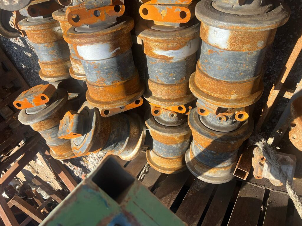SANY 485, XCMG 490, KOMATSU 450 Track Roller spare parts photo 6