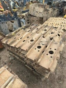 SANY 550 Track Shoe / Track Pad spare parts photo 1