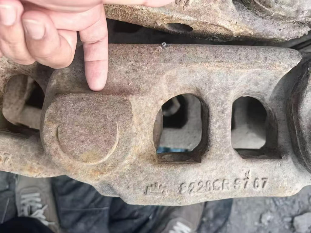 SANY 650, XCMG 650, XCMG 690 Track Chain Assembly spare parts photo 1