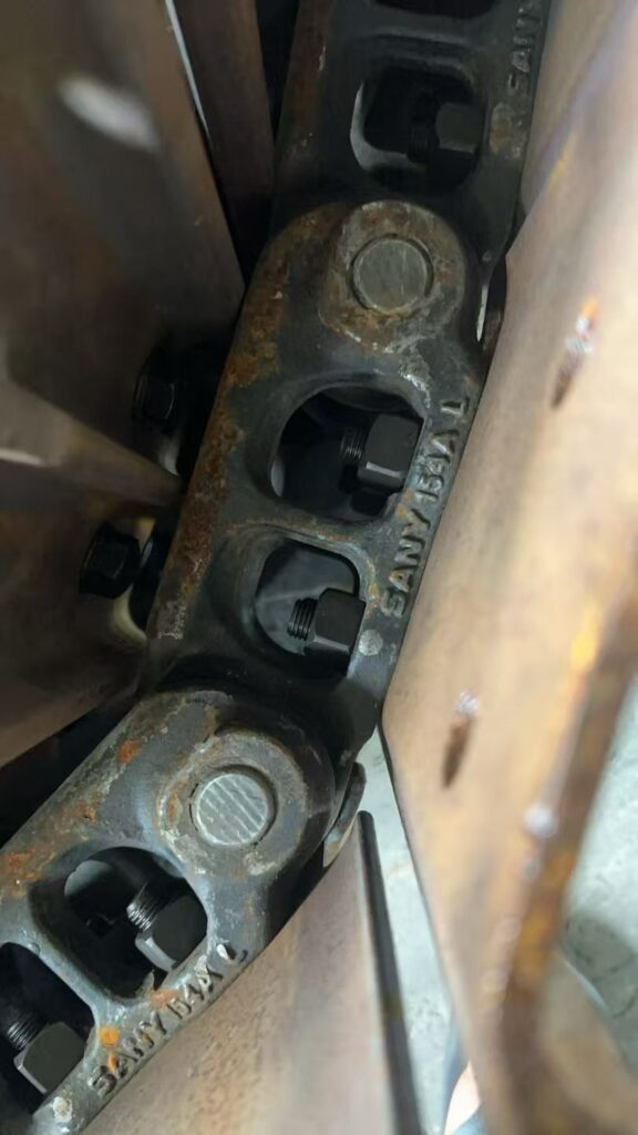 SANY 75 Track Shoe / Track Pad spare parts photo 3