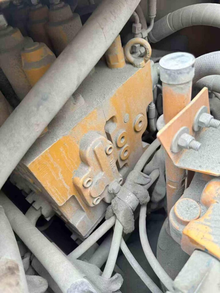 SANY SY215 used excavator photo 4