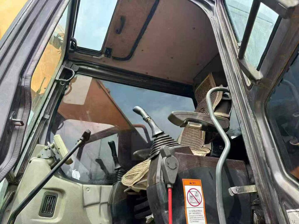 SANY SY305 used excavator photo 4