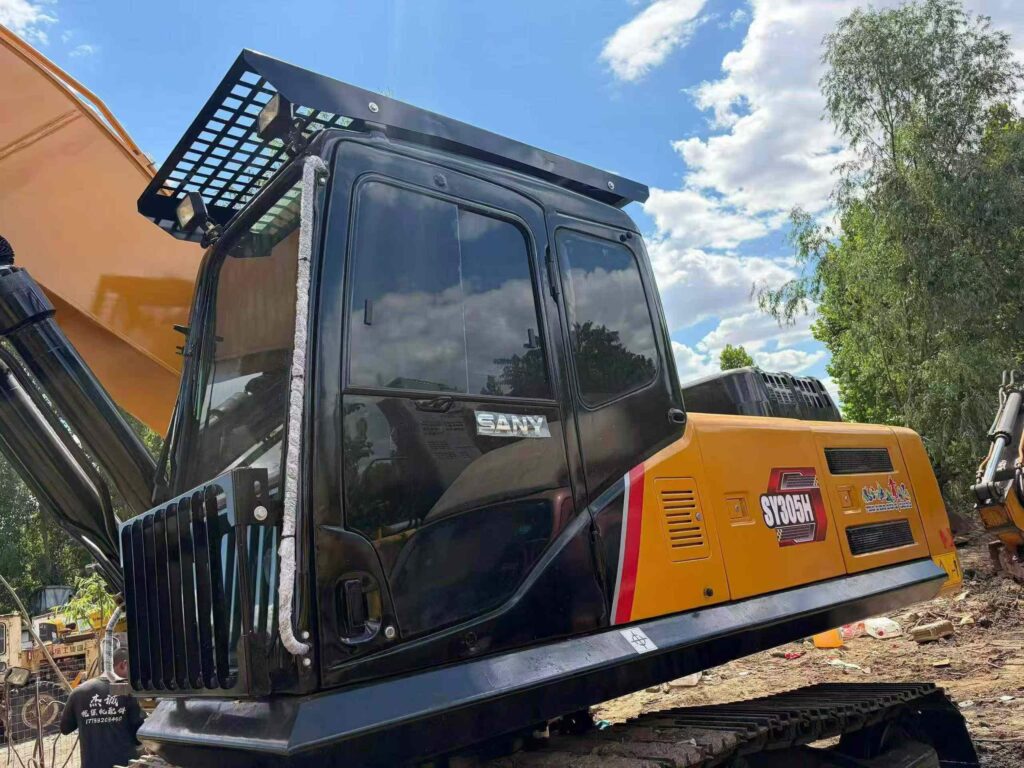 SANY SY305 used excavator photo 2